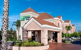 Holiday Inn Express & Suites Lathrop By Ihg